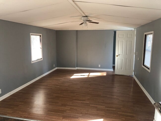 Photo - 2 Bedroom 2 Bath Pet Friendly Mobile Home