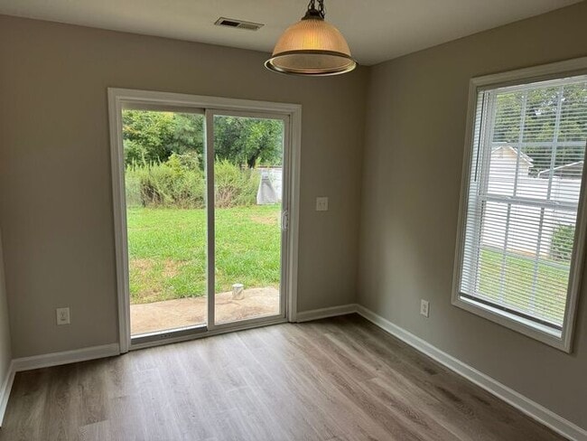 Photo - Nice townhouse duplex in convenient Kannap...