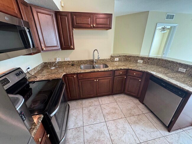 201 Villa Cir Unit 201