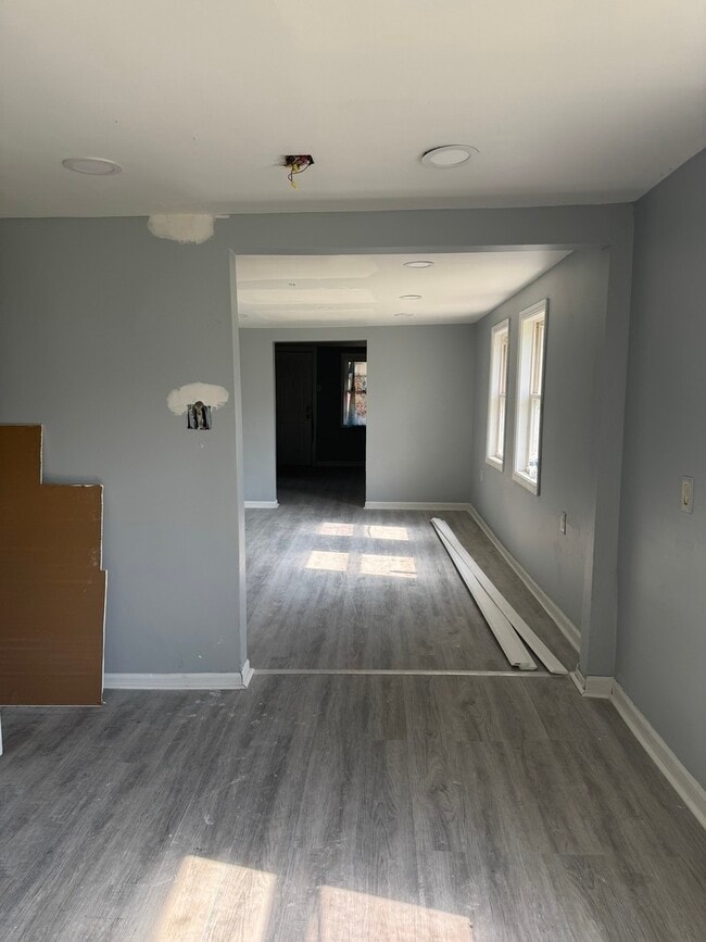 Photo - 229 155th St