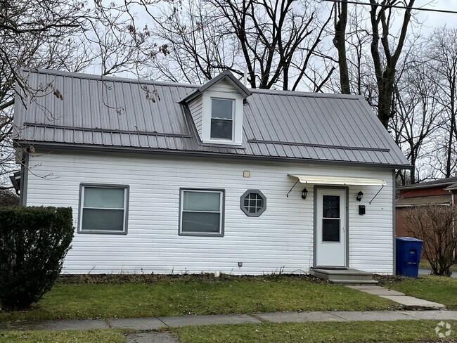 Building Photo - 77 Eaton St Rental