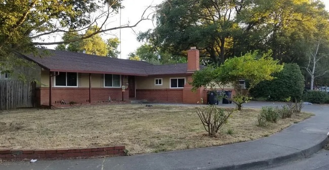 Photo - 2528 Bates Dr