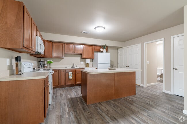 2BR, 1BA - 917SF - Kitchen