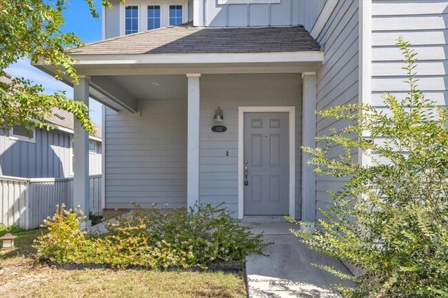 Photo - 132 Fabion St