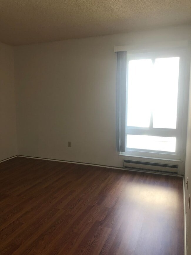 Photo - Beautiful one bedroom with grand Bay view’... Unit 426