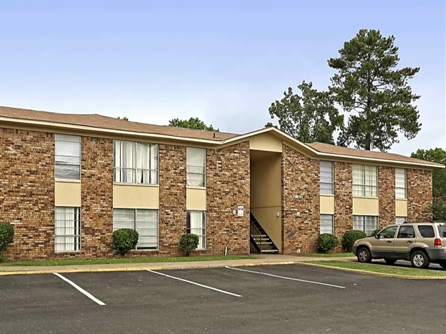 Photo - Pines Apartments