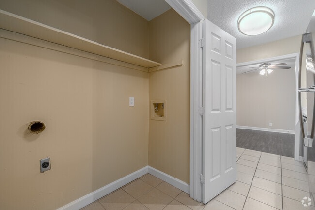 2BR, 1.5BA - 1,000SF - In-Unit Laundry Hookups