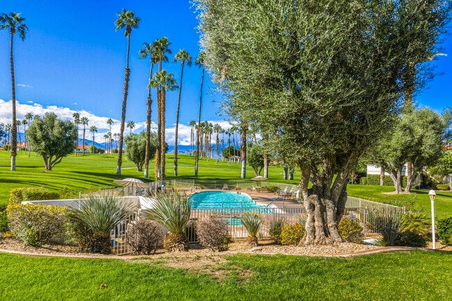 Photo - 289 Vista Royale Cir W