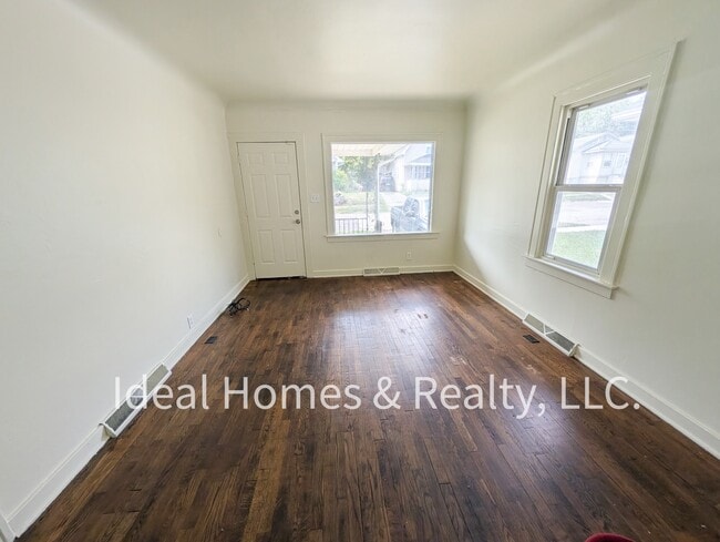 1123 Ida Ave