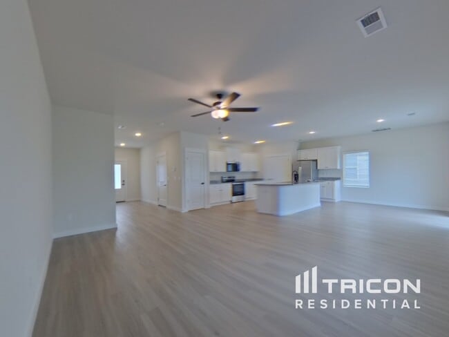 Photo - 1217 Crested Iris St