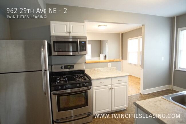 Building Photo - 962 29th Ave NE Unit 2