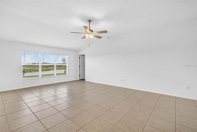 Photo - 9907 Branching Ship Trce