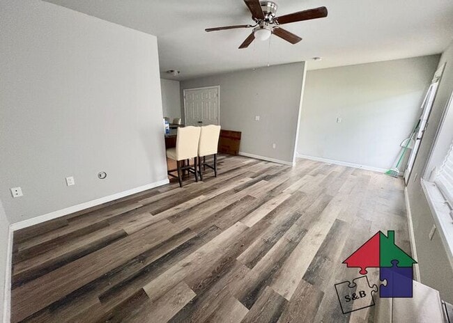 Building Photo - Room to Relax: 3BR/2.5BA Townhome in Milton