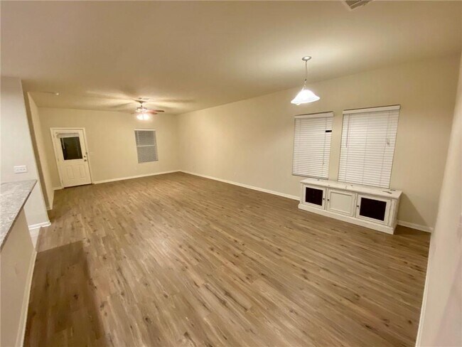 Photo - 172 Hollis Ln