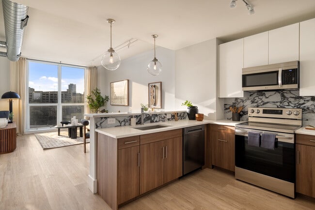 Gourmet Kitchen - Hudson House West