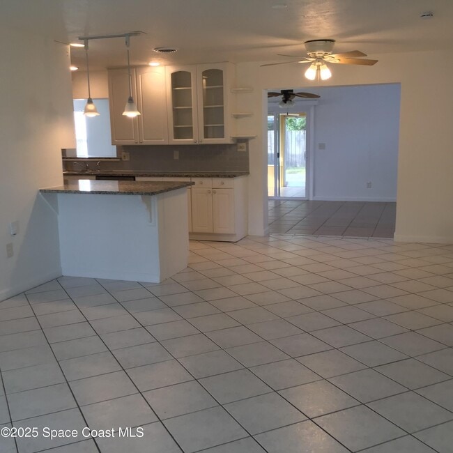 Photo - 2360 Warwick Rd