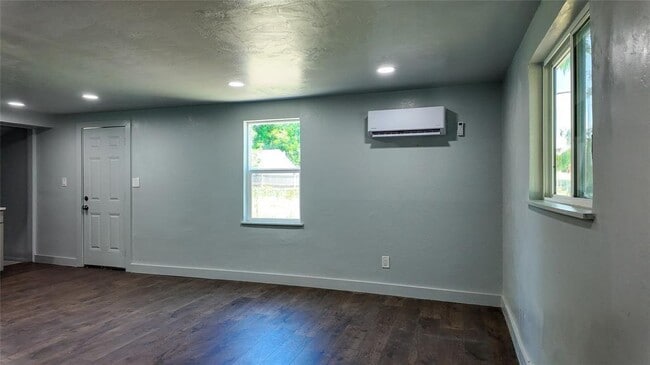 Photo - 5717 S Francis Ave