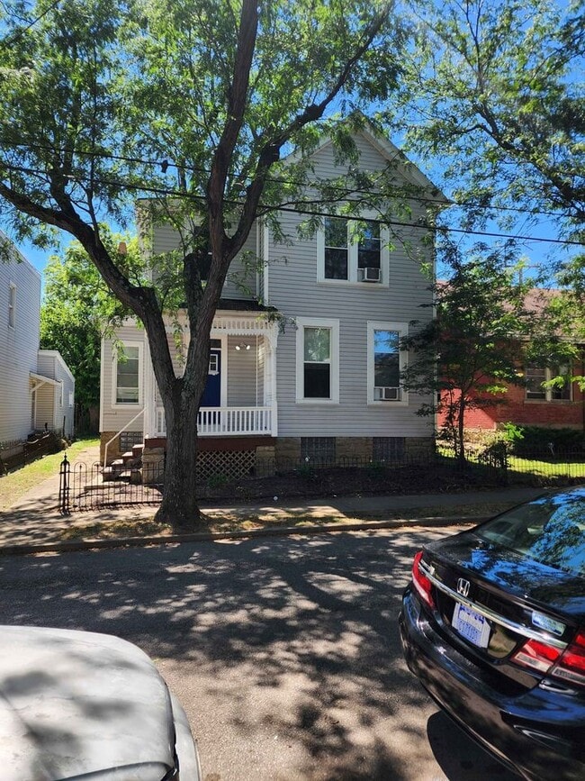 Photo - 1605 Banklick St House