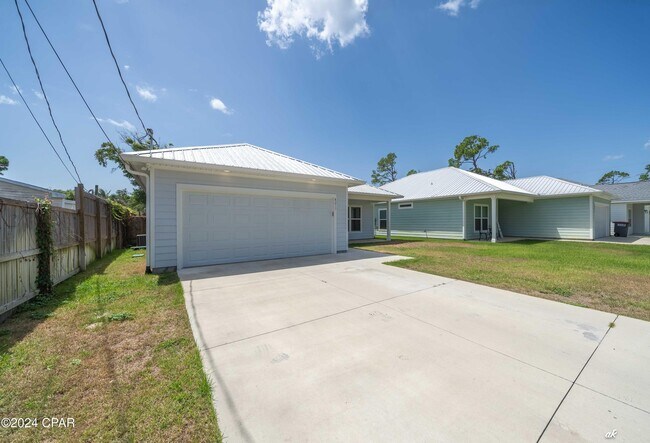 Photo - 4221 Catherine St