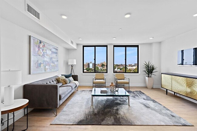 Photo - 136-144 Summit Ave Unidad 609