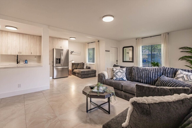 716-720 Southwest 14th Court-SI FL1-ID1475646P