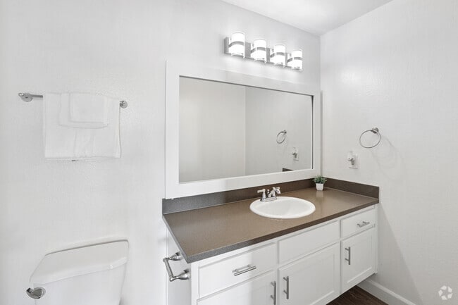 2BR, 2BA - 859SF - Second Bathroom