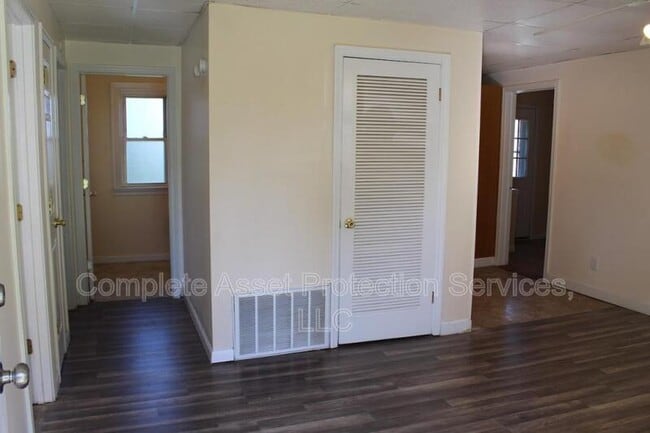 Photo - 3010 Bender St