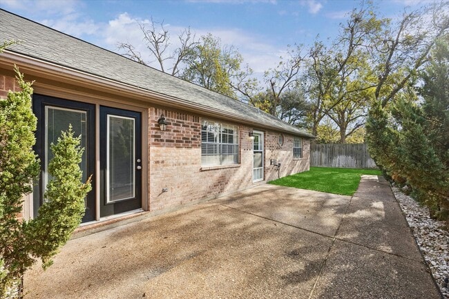 Photo - 900 Eagle Lake Rd