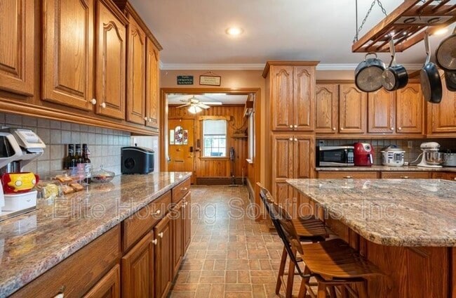 Photo - 290 W Ridge St