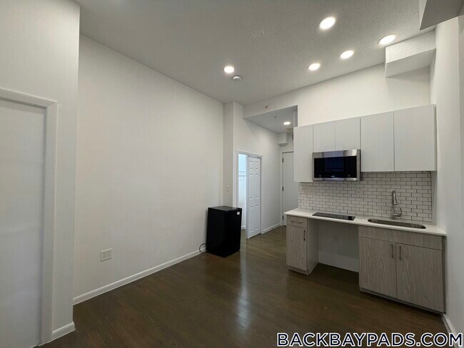 270 Newbury St Unit 1