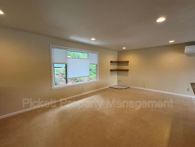 Photo - 414 Kingsway NW