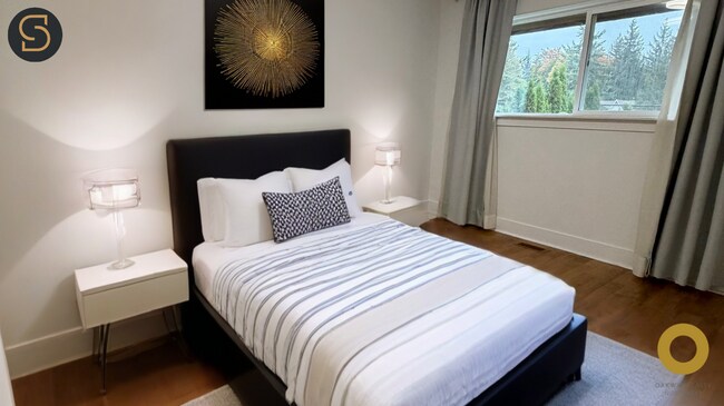 Photo - 4059 Liverpool St