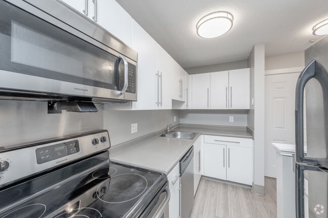 2 BR, 2 BA