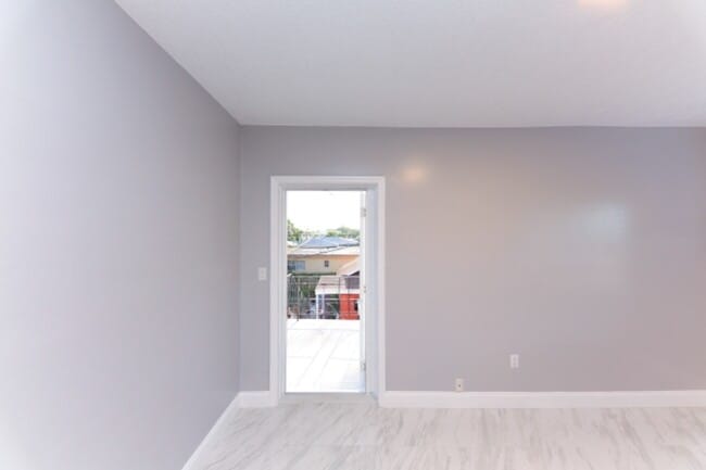 Building Photo - 921 N 19th Ave Rental