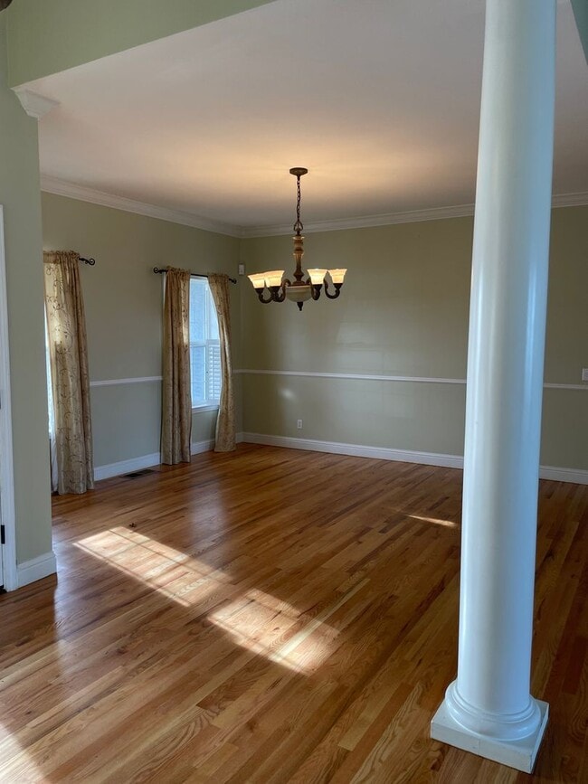 Photo - Luxury Living in The Knolls