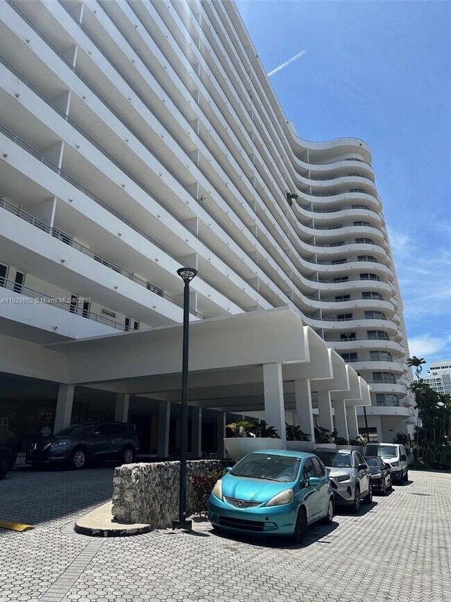 Photo - 5555 Collins Ave Unit 6Z