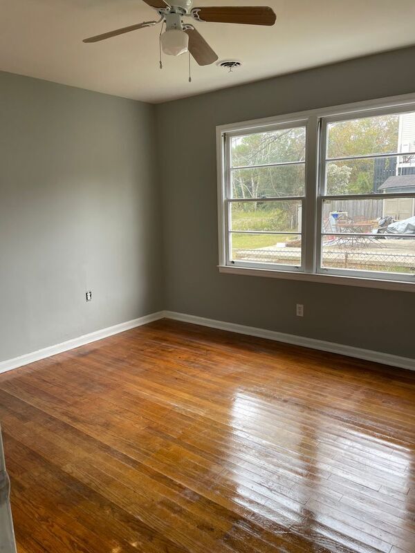 Photo - 1089 Buist Ave