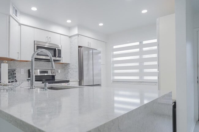 Building Photo - 3201 Portofino Point Unit F1