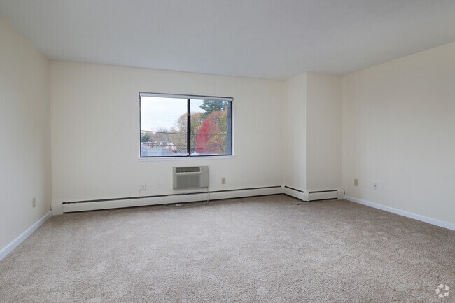 1BR, 1 BA - 754 SF - Living Room