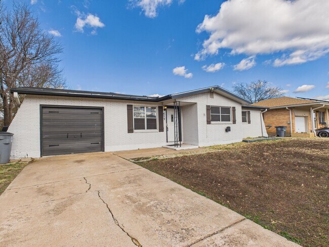 Photo - 619 SW 45th St