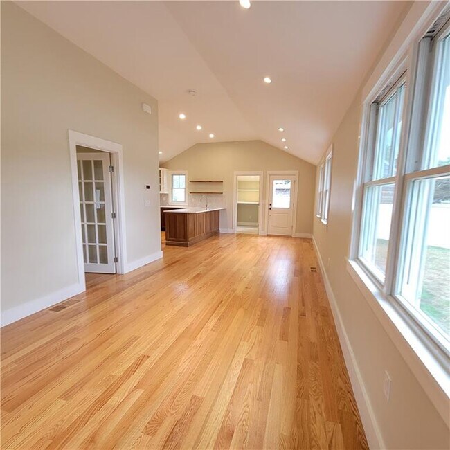 33 Dr House House Rental in Portsmouth, RI