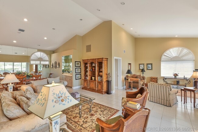 Photo - 392 Spyglass Way