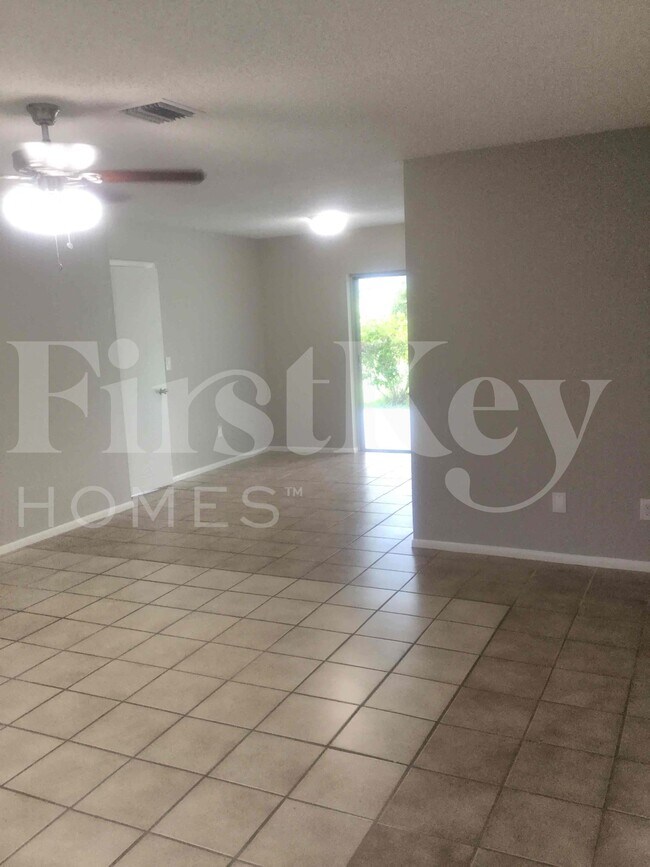 Photo - 202 SW Reynolds Ave