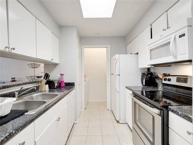 Photo - 807 W 25th St Unidad 310