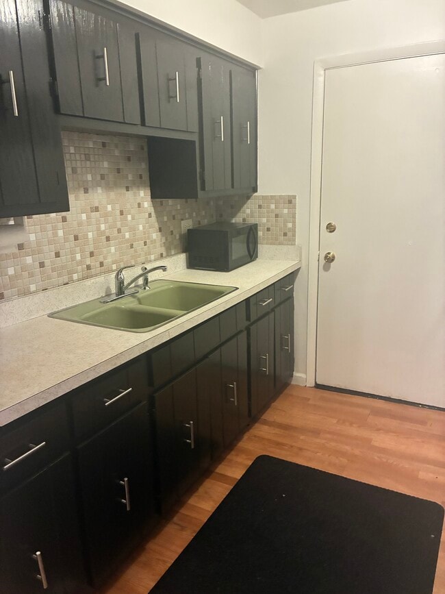 Building Photo - 7021 100th St Unit APT 3S