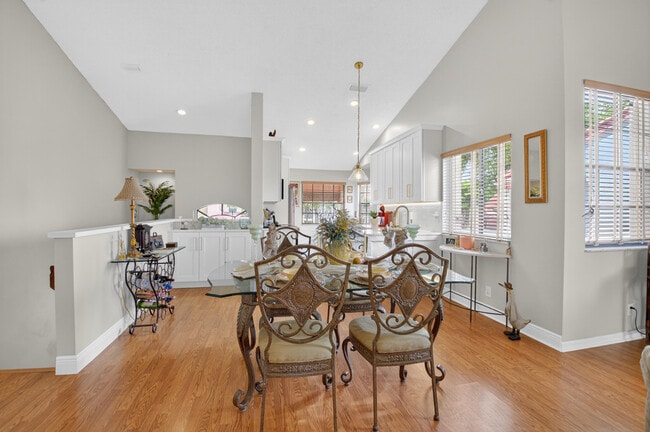 Photo - 7677 Lexington Club Blvd Unidad C