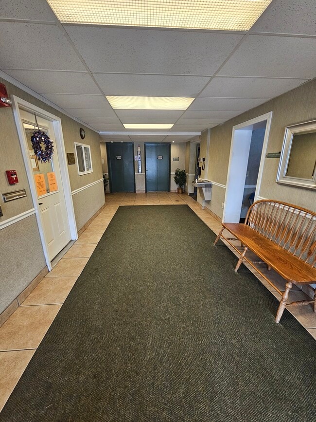 Lobby - Waterstone Place Apartments