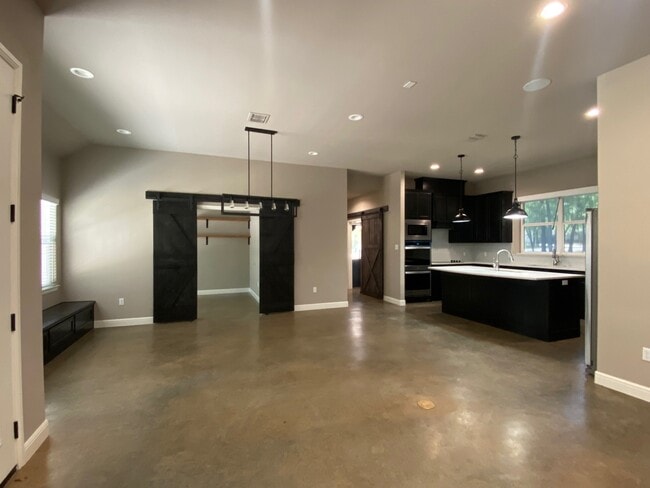 Photo - 501 Monna Ct