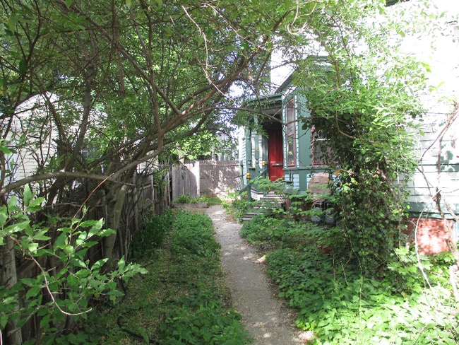 Building Photo - 8 Hurlbut St