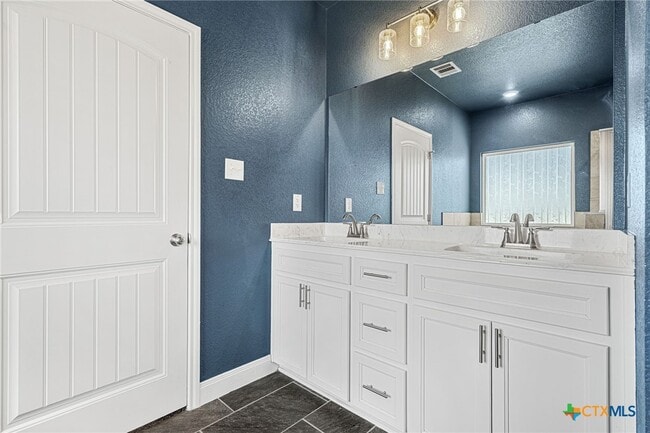 Photo - 1526 Black Kettle Trl